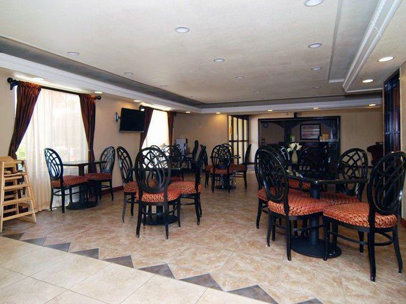 Comfort Inn Dallas Park Central Restaurant bilde